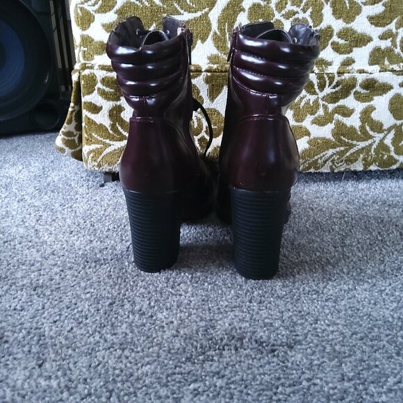 JUST FAB PATENT LEATHER MAROON LACE UP BOOTS - Picture 2 of 4